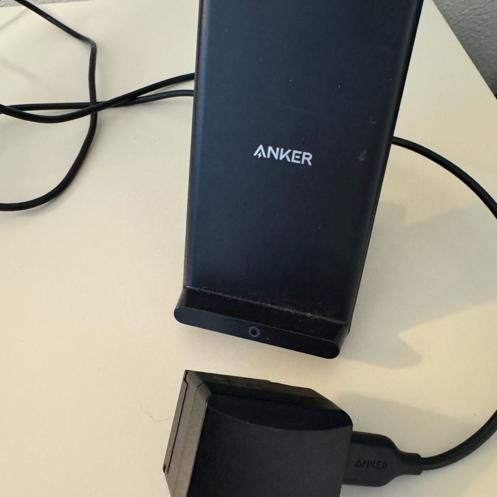 EUC Anker Black Wireless Charging Stand